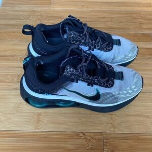 Nike Air Max Size 5 Youth (6.5 womens). Silver, black & teal.